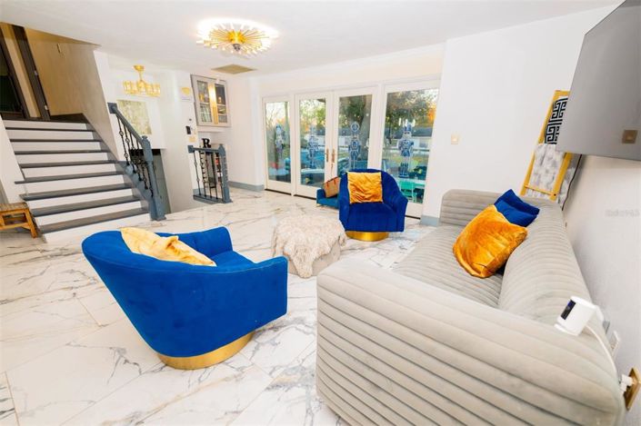 Image No.27-6 Bed Property for sale