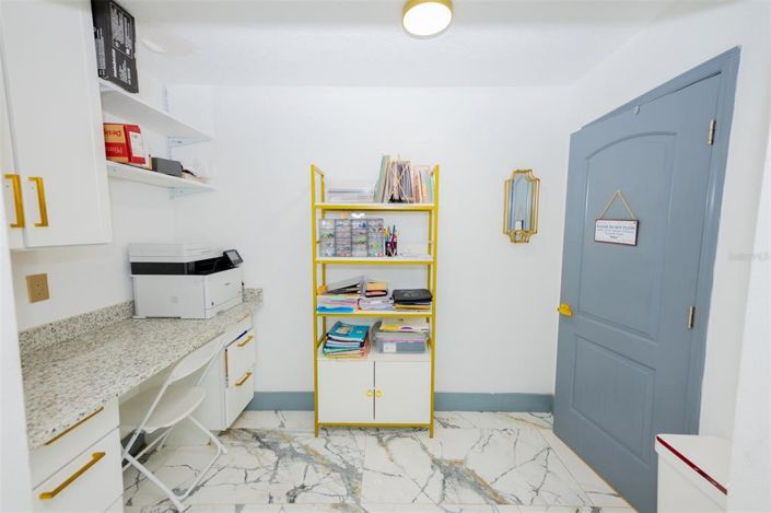 Image No.38-6 Bed Property for sale