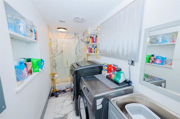 Image No.42-6 Bed Property for sale