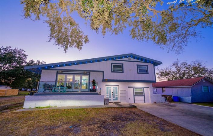 Image No.5-6 Bed Property for sale