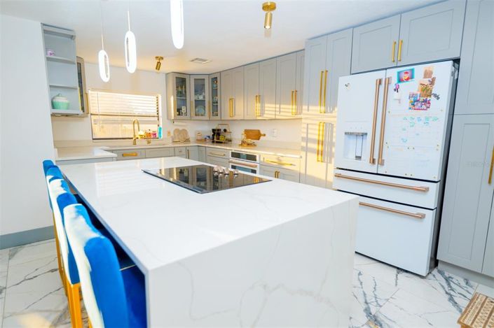 Image No.55-6 Bed Property for sale