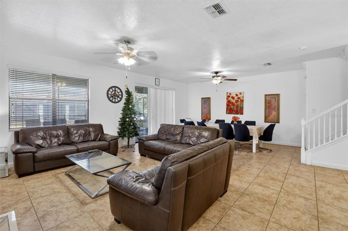 Image No.12-8 Bed Property for sale