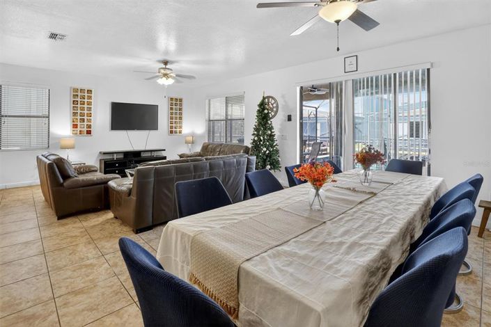 Image No.18-8 Bed Property for sale