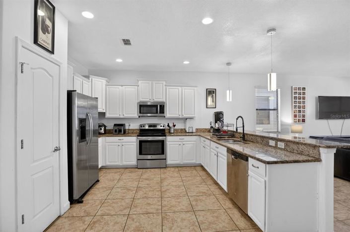 Image No.19-8 Bed Property for sale