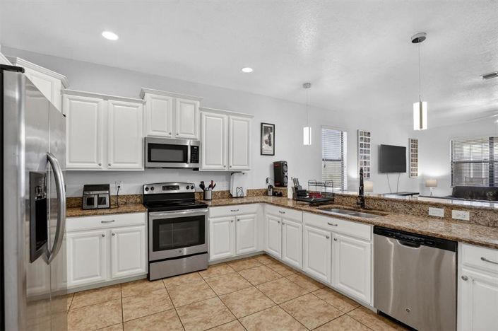 Image No.22-8 Bed Property for sale