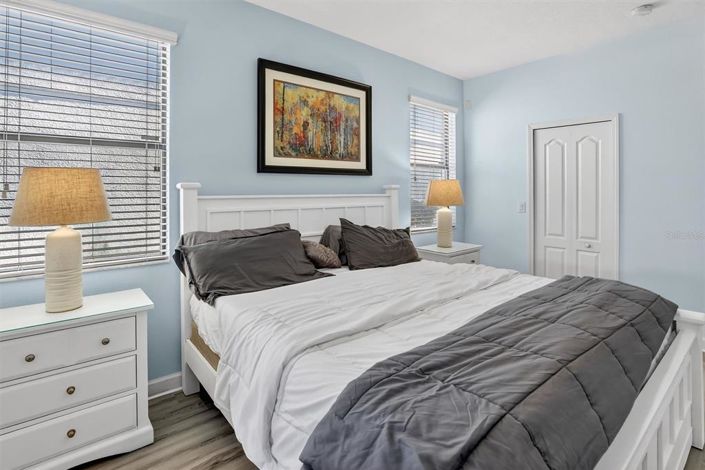 Image No.30-8 Bed Property for sale