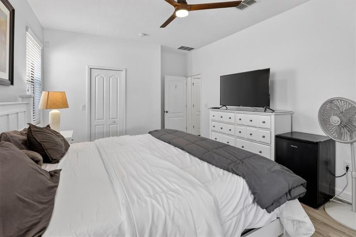 Image No.31-8 Bed Property for sale