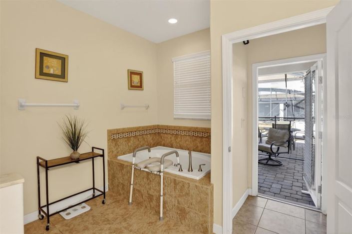 Image No.35-8 Bed Property for sale