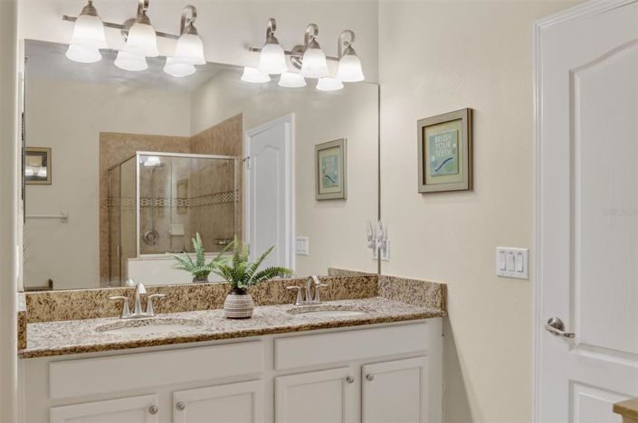 Image No.40-8 Bed Property for sale