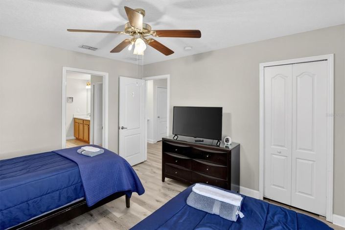 Image No.49-8 Bed Property for sale