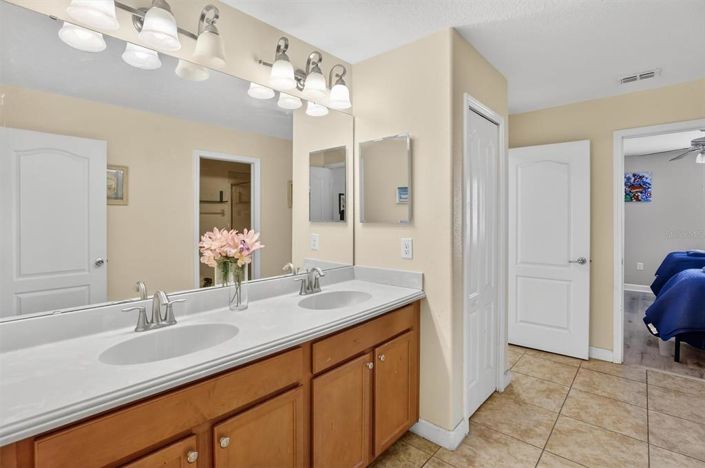 Image No.53-8 Bed Property for sale