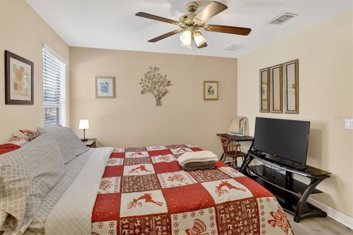 Image No.55-8 Bed Property for sale