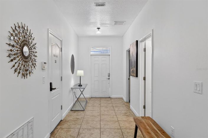 Image No.7-8 Bed Property for sale