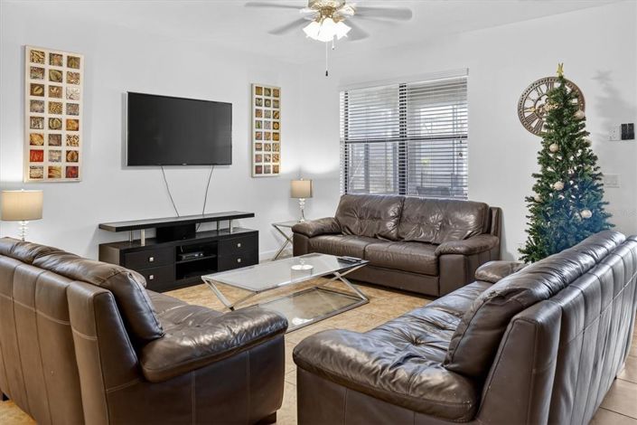 Image No.9-8 Bed Property for sale