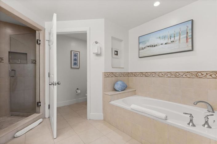Image No.28-2 Bed Property for sale