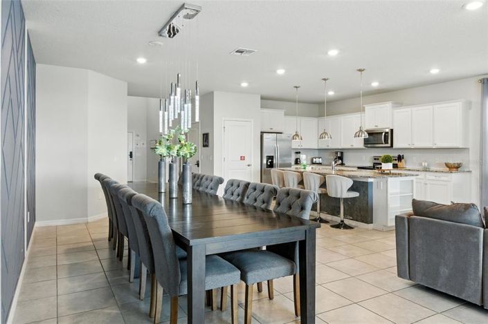 Image No.12-8 Bed Property for sale