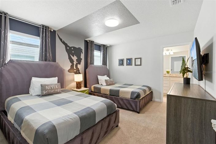 Image No.26-8 Bed Property for sale