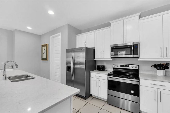 Image No.12-8 Bed Property for sale