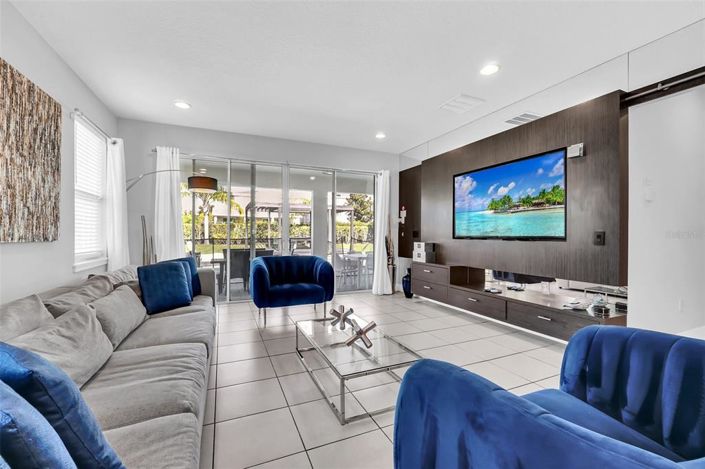 Image No.18-8 Bed Property for sale