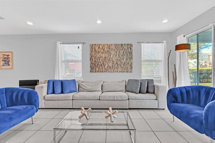 Image No.19-8 Bed Property for sale