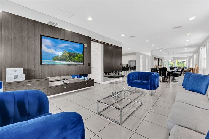 Image No.20-8 Bed Property for sale