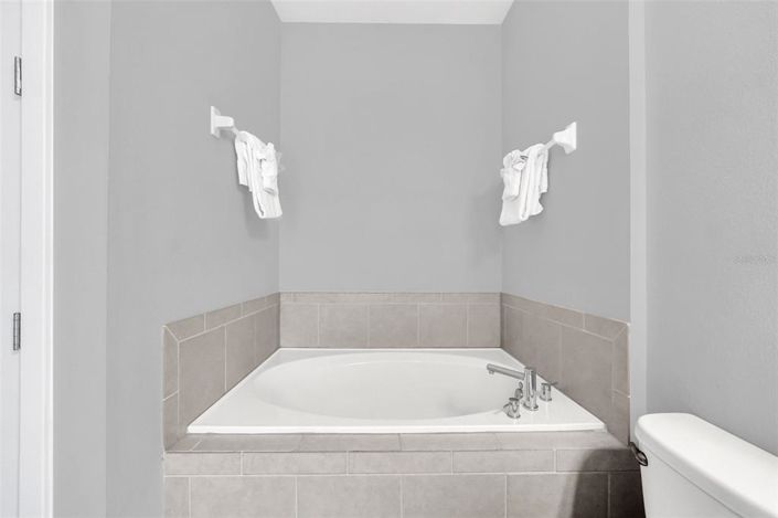 Image No.27-8 Bed Property for sale