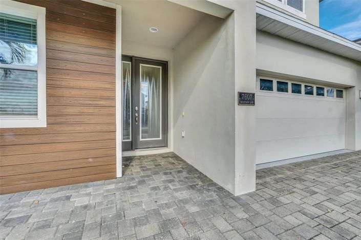 Image No.3-8 Bed Property for sale