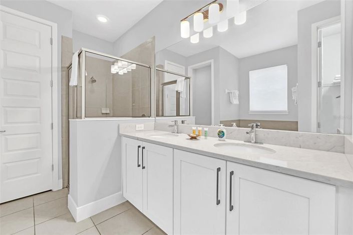 Image No.30-8 Bed Property for sale