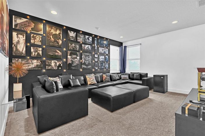 Image No.33-8 Bed Property for sale