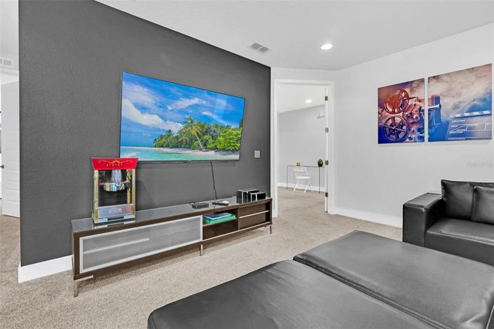 Image No.35-8 Bed Property for sale