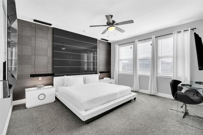 Image No.45-8 Bed Property for sale