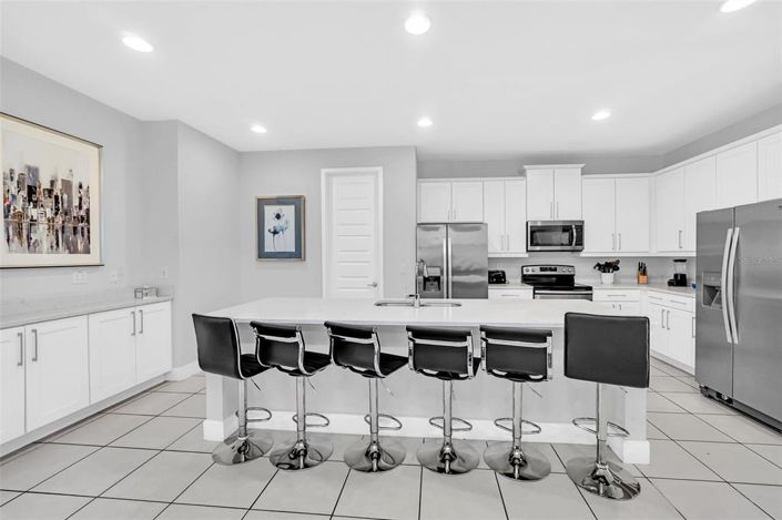 Image No.7-8 Bed Property for sale