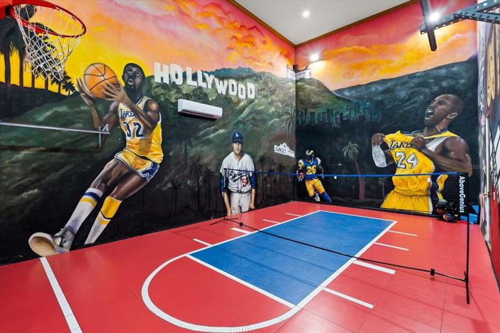 Image No.21-20 Bed Property for sale