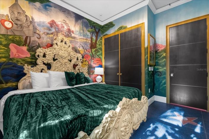 Image No.28-20 Bed Property for sale