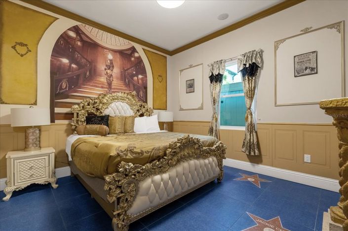 Image No.44-20 Bed Property for sale