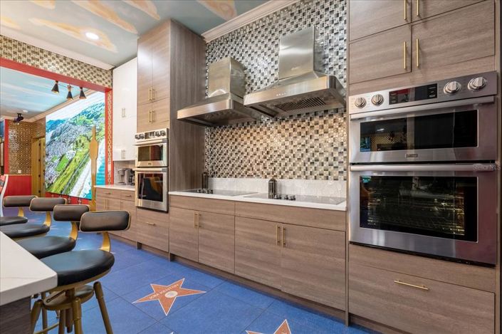 Image No.49-20 Bed Property for sale