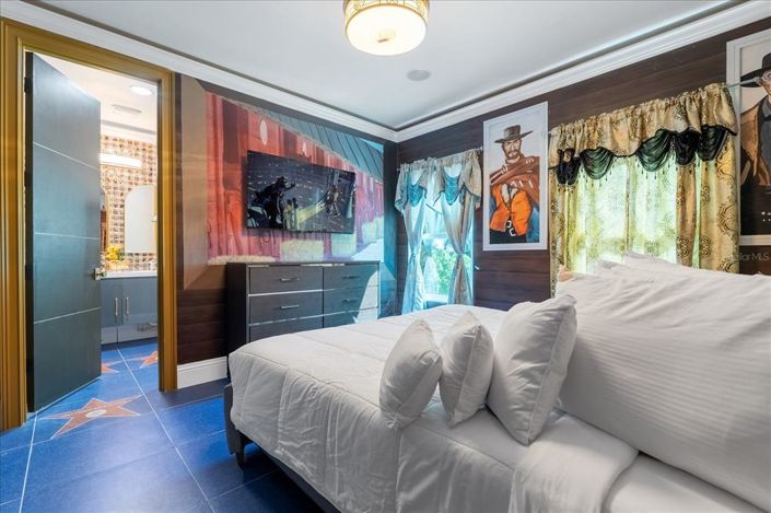 Image No.55-20 Bed Property for sale