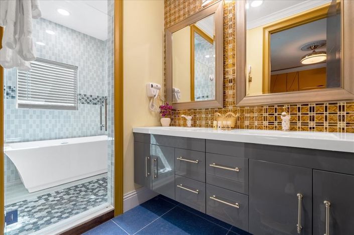 Image No.60-20 Bed Property for sale