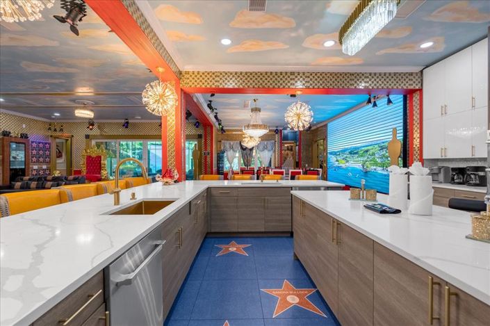 Image No.8-20 Bed Property for sale