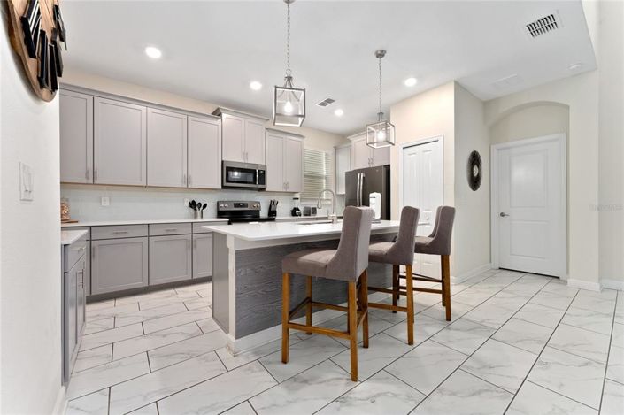 Image No.9-5 Bed Property for sale