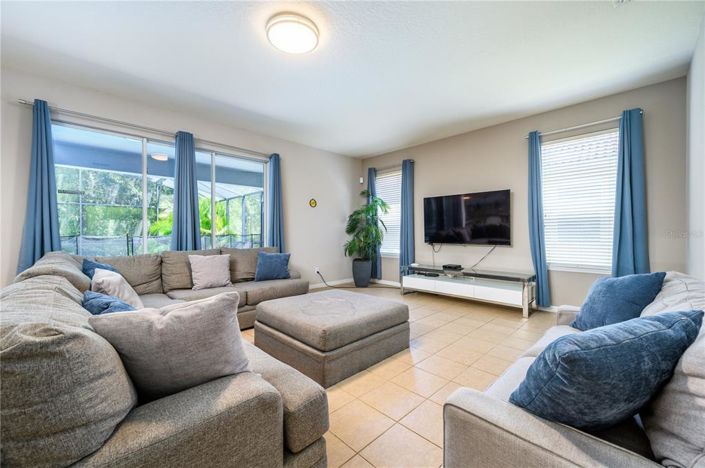 Image No.3-6 Bed Property for sale