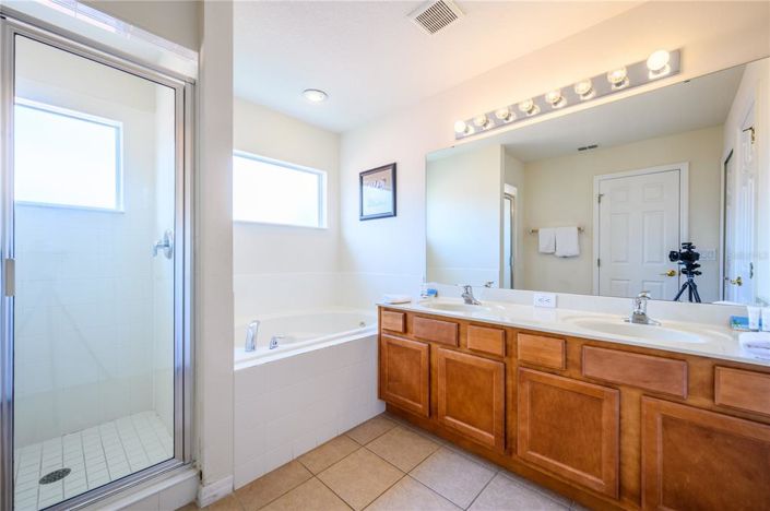 Image No.39-6 Bed Property for sale