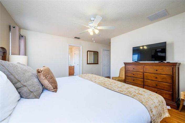 Image No.51-6 Bed Property for sale