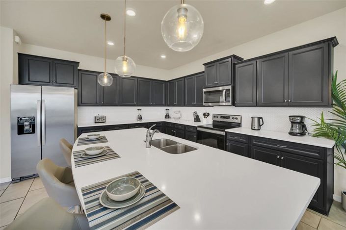 Image No.10-9 Bed Property for sale