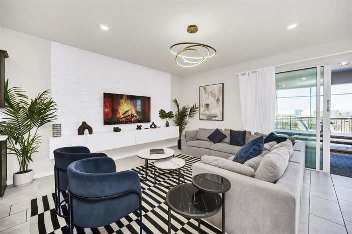 Image No.17-9 Bed Property for sale