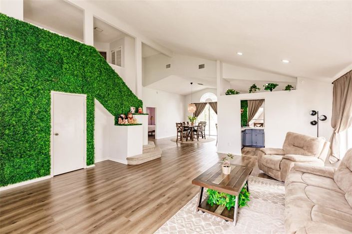 Image No.3-4 Bed Property for sale