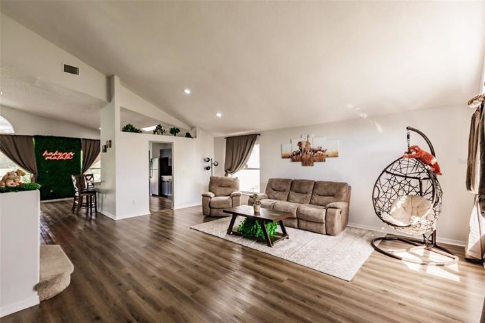 Image No.4-4 Bed Property for sale