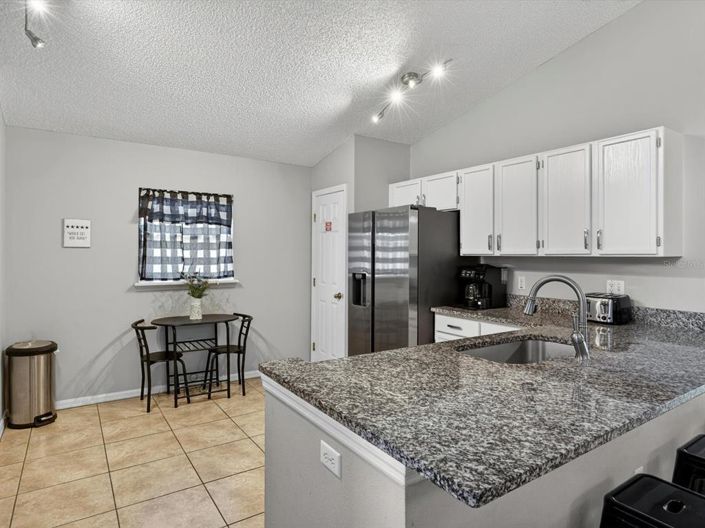 Image No.10-5 Bed Property for sale