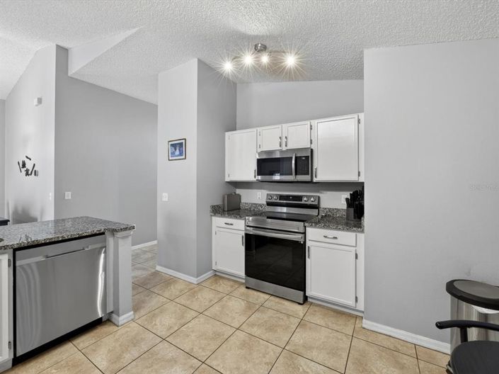 Image No.12-5 Bed Property for sale