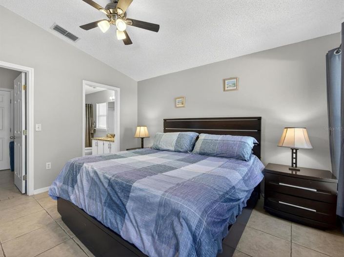 Image No.17-5 Bed Property for sale